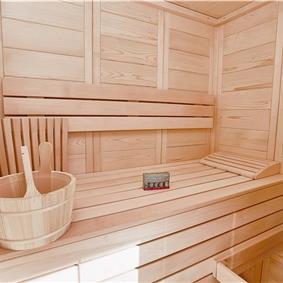 3 bedroom villa with infinity pool, jacuzzi & sauna, Castellammare del Golfo, sleeps 6